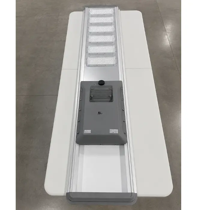 LUMINARIA SOLAR 120W ULTRA PROFESIONAL MARCA "LIFE" ALUMINIO 210LM/W PANEL MONOCRISTALINO BATERIA LIFEPO IK09 IP66 -25ºC a 60ºC SENSOR DE MOVIMIENTO 1890x395x103MTS - Imagen 4